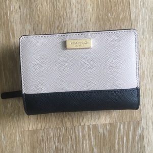 ACCEPTING OFFERS Kate Spade Wallet